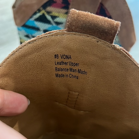 Very Volatile “Vona” boot, GUC - Picture 9 of 9